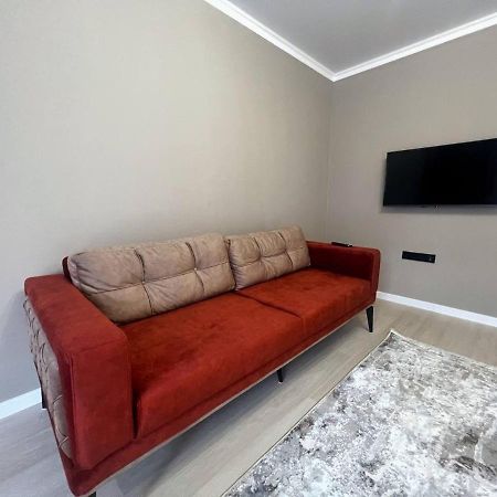 Oner Apartment Алма Ата Екстериор снимка