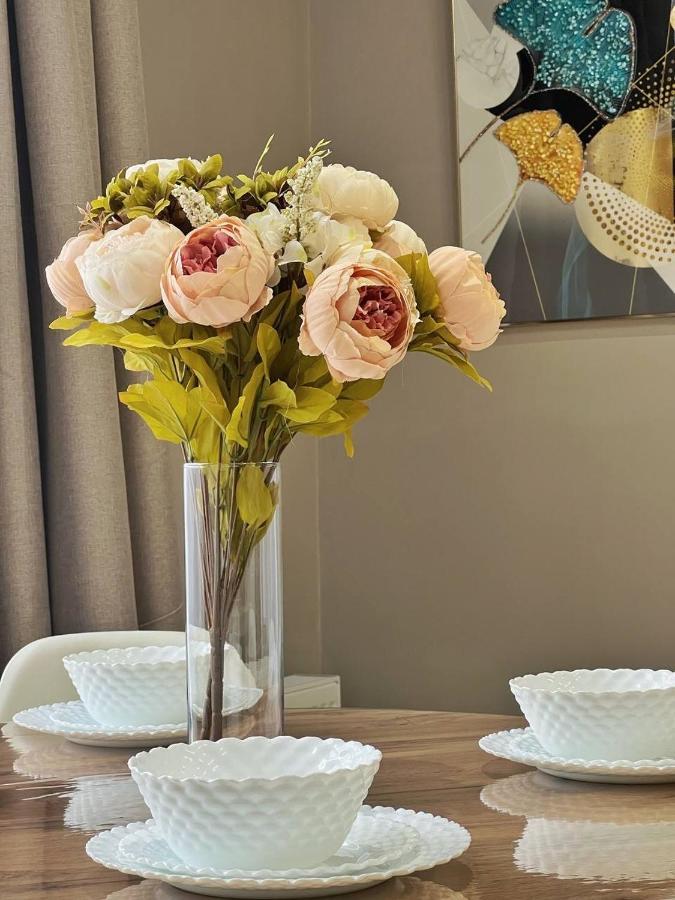 Oner Apartment Алма Ата Екстериор снимка