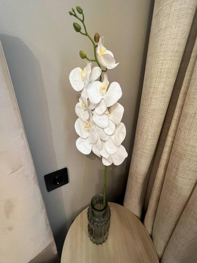 Oner Apartment Алма Ата Екстериор снимка
