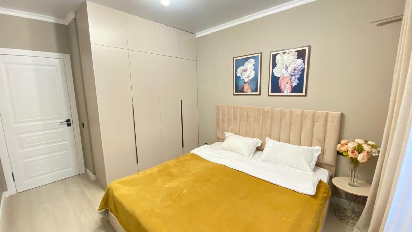 Oner Apartment Алма Ата Екстериор снимка